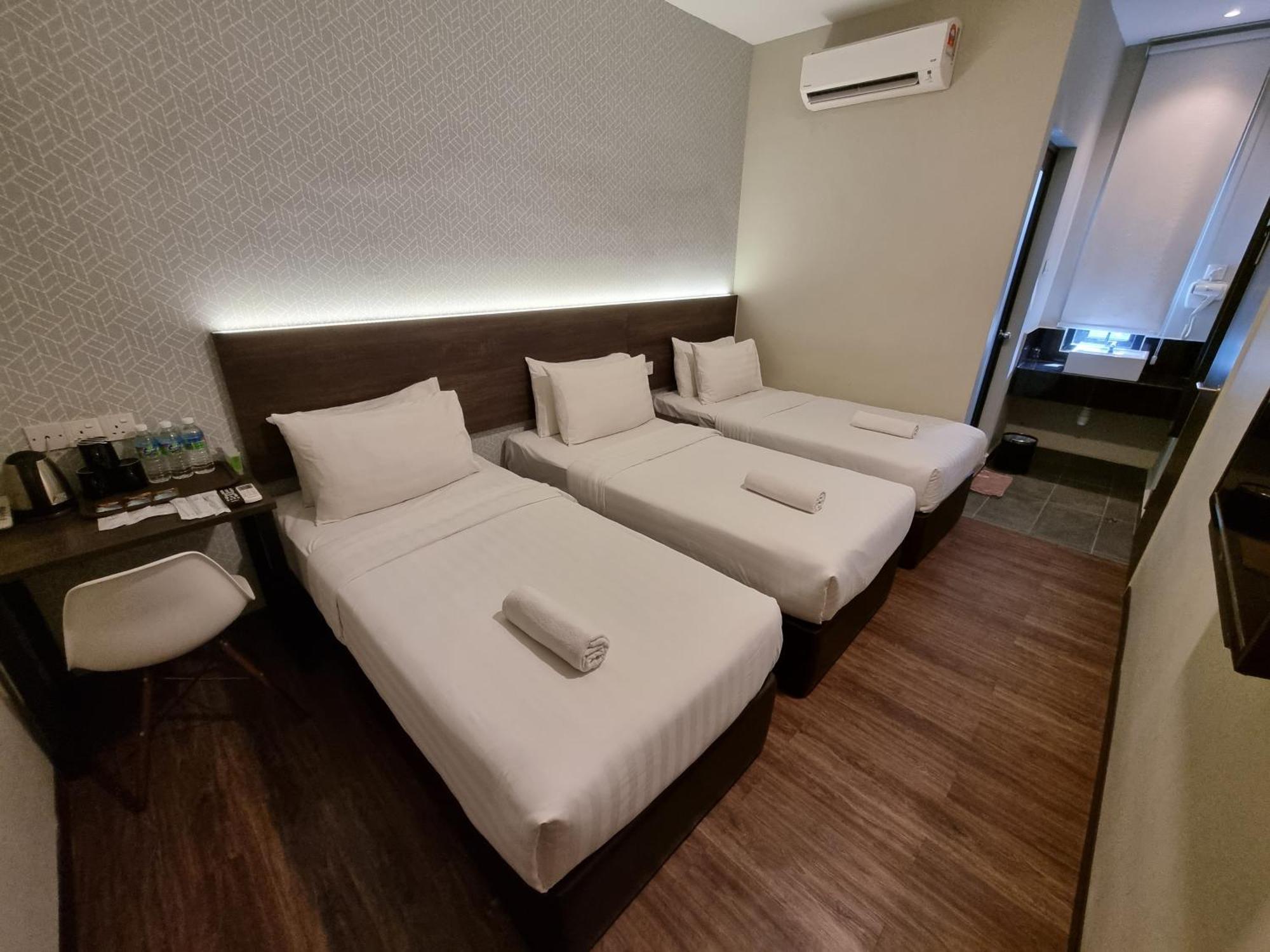 סקודאי The Square Hotel מראה חיצוני תמונה