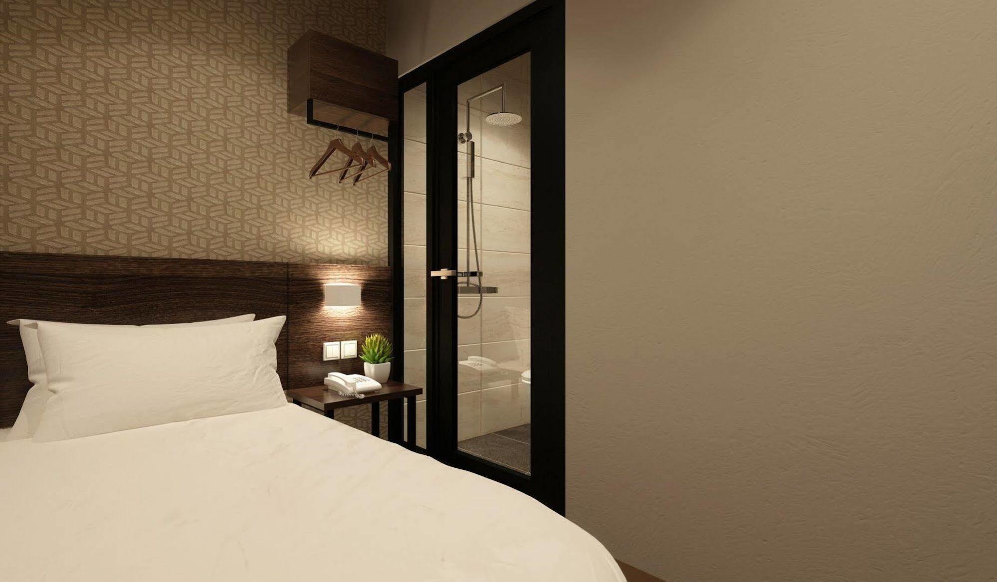 סקודאי The Square Hotel מראה חיצוני תמונה