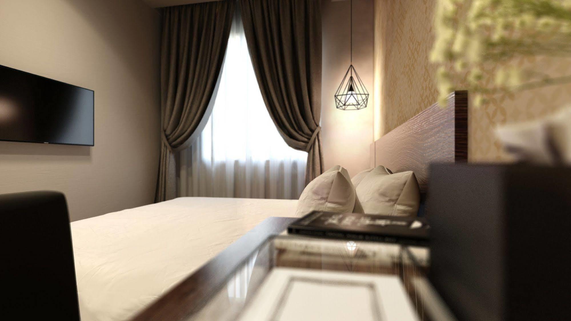 סקודאי The Square Hotel מראה חיצוני תמונה