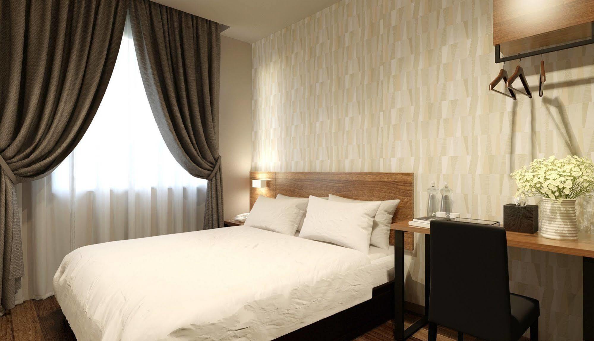 סקודאי The Square Hotel מראה חיצוני תמונה